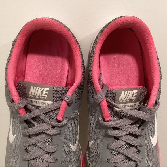 Nike Women's Athletic Sneakers in Gray/ Pink size 8 - Picture 4 of 15